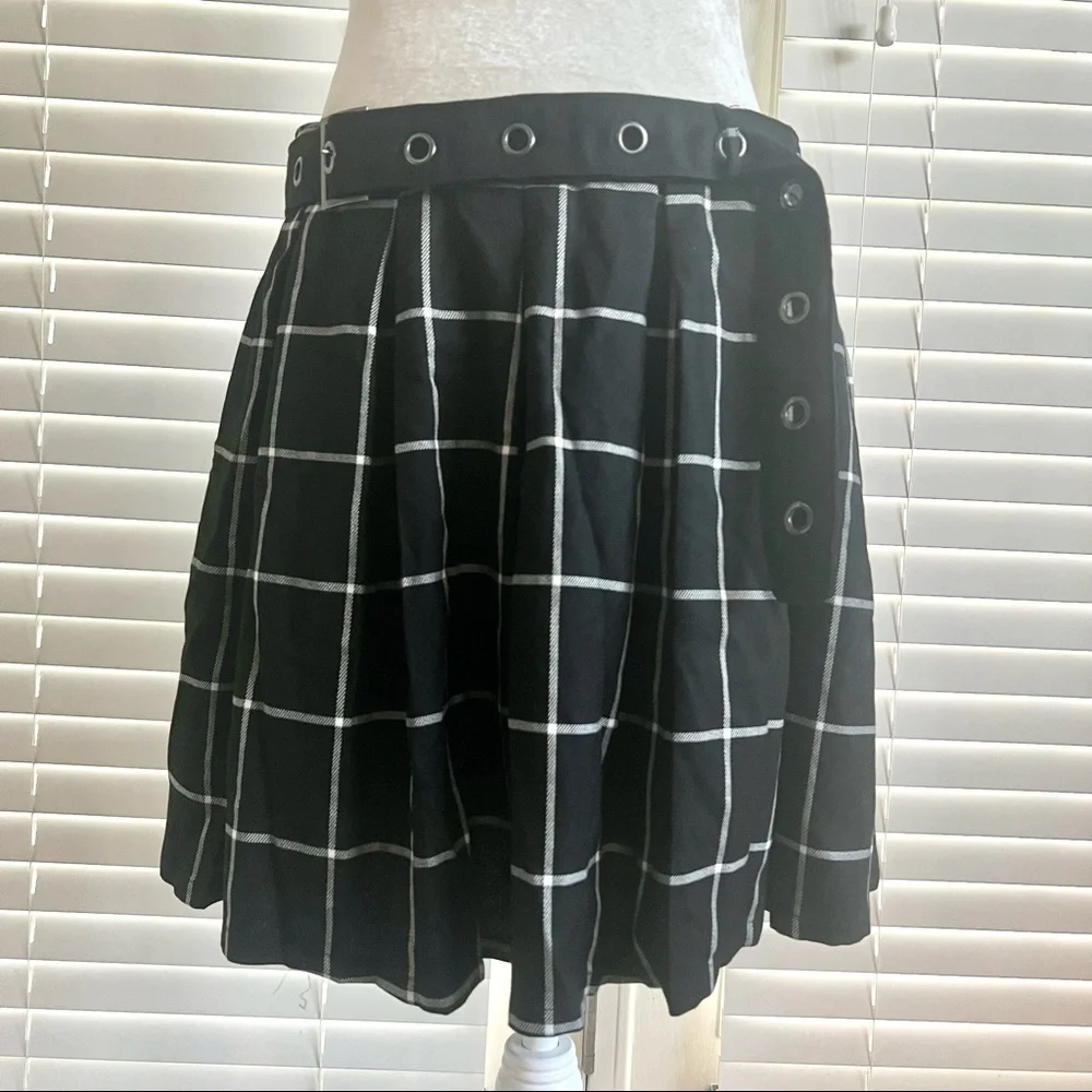 Hot Topic Sz Large Pleated Plaid Black White Skater School Skirt Belted Waist